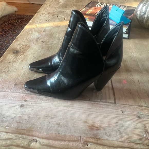 Zara woman’s Black Leather Ankle Boots - Picture 4 of 12